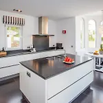 30439 - Fantastic Luxury Near * Μαρμπέλλα